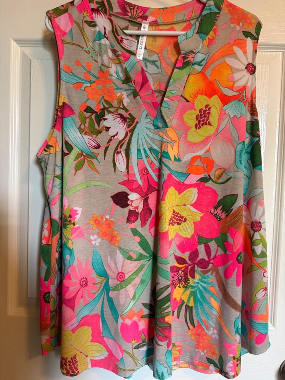 Sleeveless Floral V-Neck Tunic Top - Multicolor